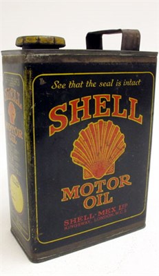 Lot 165 - A Half-Gallon Capacity Oil Can for 'Shell Motor Oil'