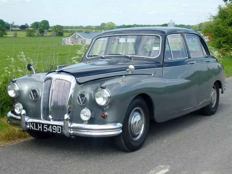 Lot 33 - 1966 Daimler Majestic Major