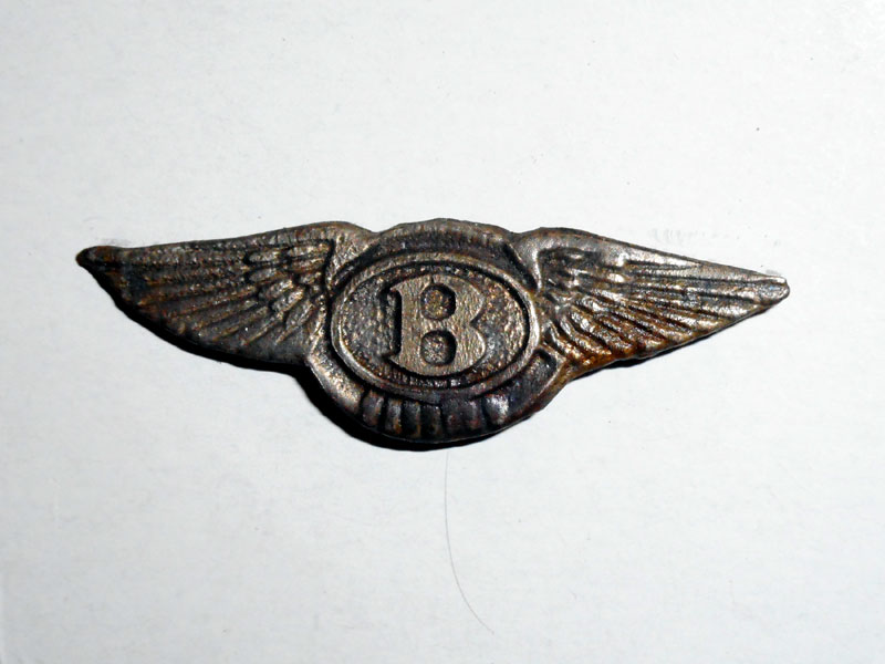 Lot 97 - A Bentley 'Winged B' Lapel Badge