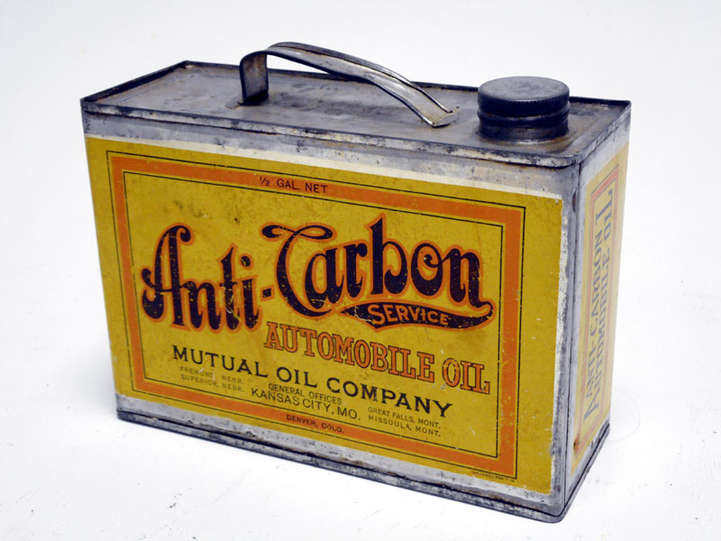 Lot 114 - A Rare 'Anti-Carbon Automobile Oil' Can
