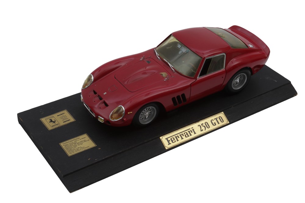 Lot 19 - 1:12 Scale Ferrari 250 GTO Model