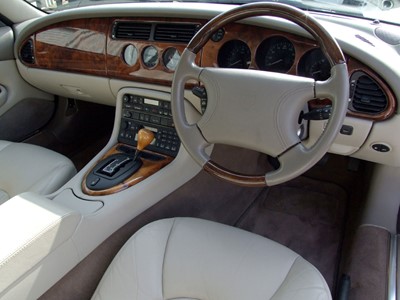 Lot 106 - 1999 Jaguar XK8