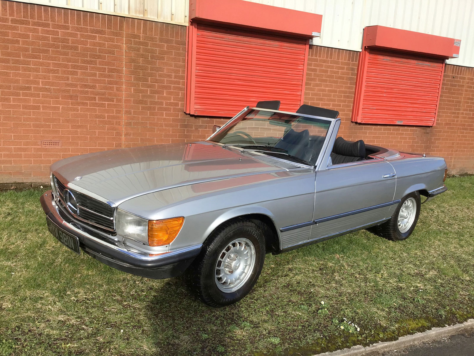 Lot 17 - 1975 Mercedes-Benz 350 SL