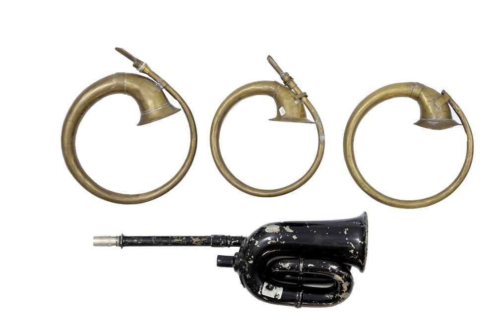 Lot 197 - Four Bulb Horns