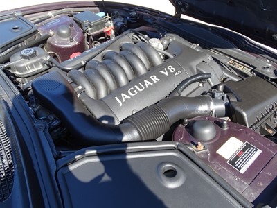 Lot 34 - 1999 Jaguar XK8 Convertible