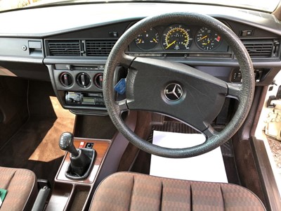 Lot 310 - 1990 Mercedes-Benz 190 E