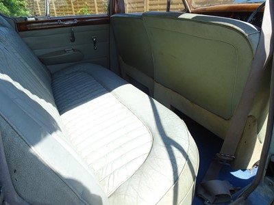 Lot 308 - 1965 Daimler V8-250