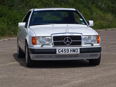Lot 301 - 1990 Mercedes-Benz 230 CE