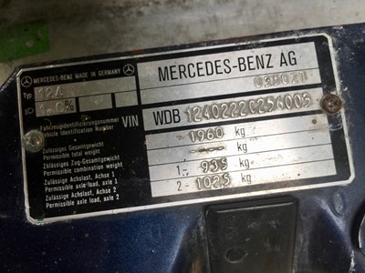 Lot 355 - 1995 Mercedes-Benz E 220