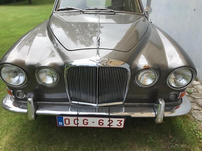 Lot 300 - 1968 Jaguar 420