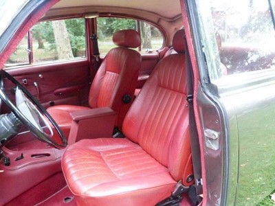 Lot 300 - 1968 Jaguar 420