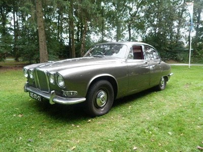 Lot 300. - 1968 Jaguar 420