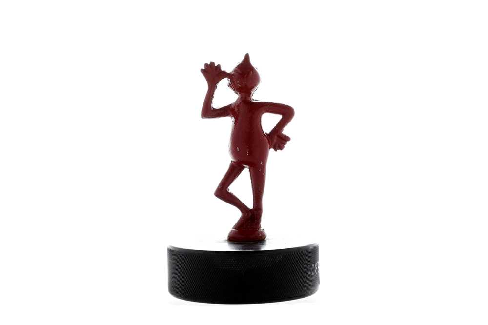 Lot 258 - An Edwardian "Cook A Snook" Accessory Motor Mascot