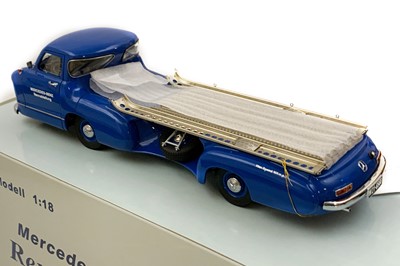 Lot 390 - Mercedes-Benz Renntransporter 1:18 Scale Model by CMC
