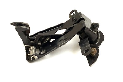 Lot 464 - Contemporary Bentley Badge / Bonnet Release