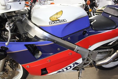 Lot 15 - 1988 Honda VFR750R RC30