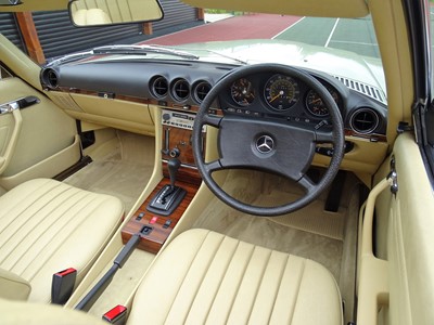 Lot 28 - 1983 Mercedes-Benz 500 SL