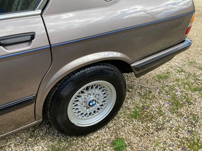 Lot 355 - 1988 BMW 525e Lux Automatic