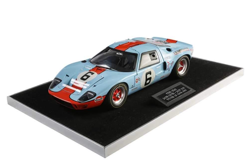 Lot 409 - 1:12 Scale Ford GT40 Model by GMP