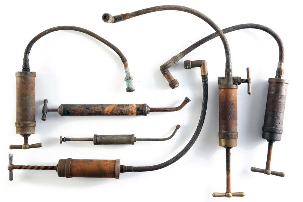 Lot 514 - Quantity of Grease Guns/Oilers