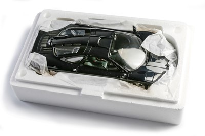 Lot 584 - McLaren F1 - 1/12 Minichamps Model - Special 'Speckled Blue' Edition