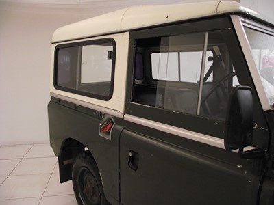 Lot 332 - 1983 Land Rover Series 3 '88'
