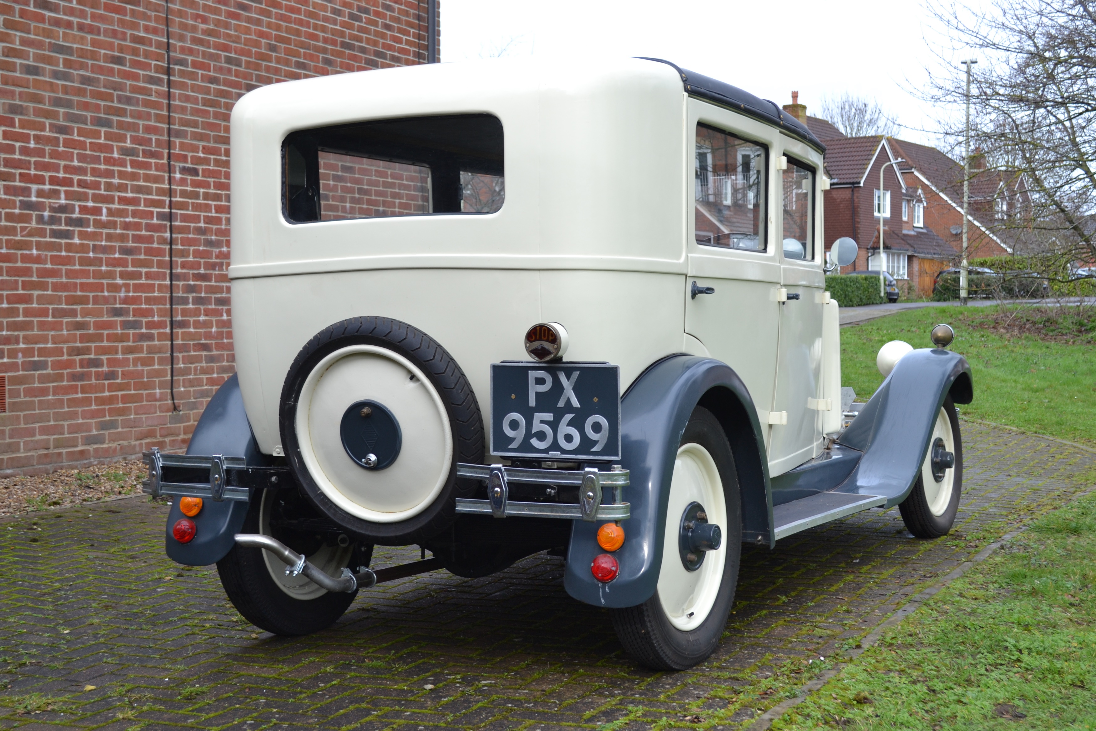 Nn2 Lot 216 - 1929 Renault NN2 Saloon