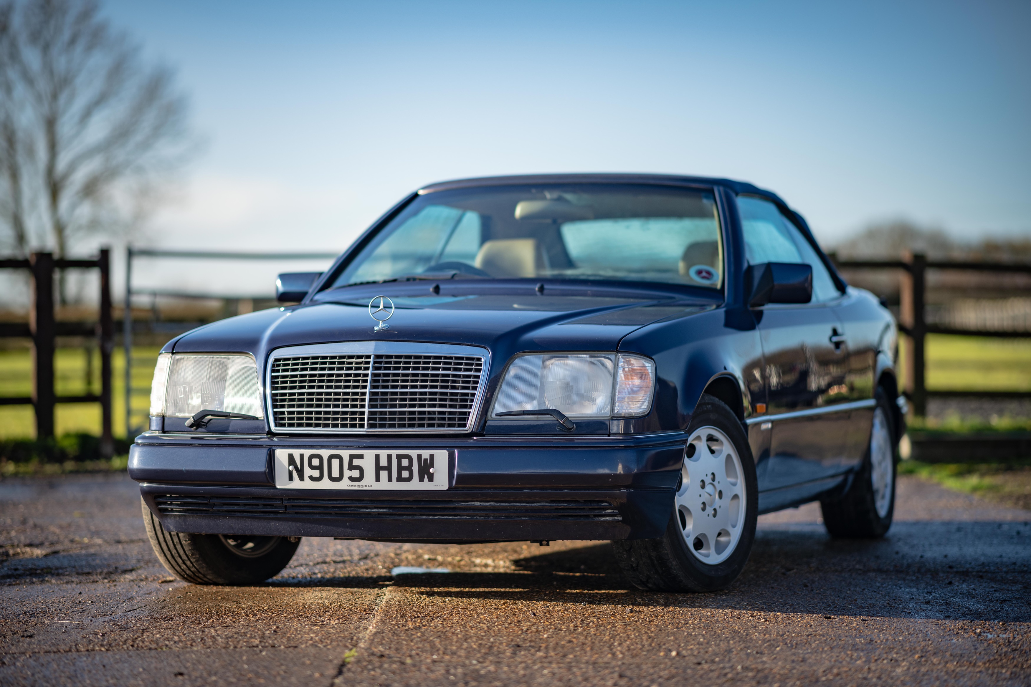 Lot 262 - 1995 Mercedes-Benz E320 Sportline Cabriolet