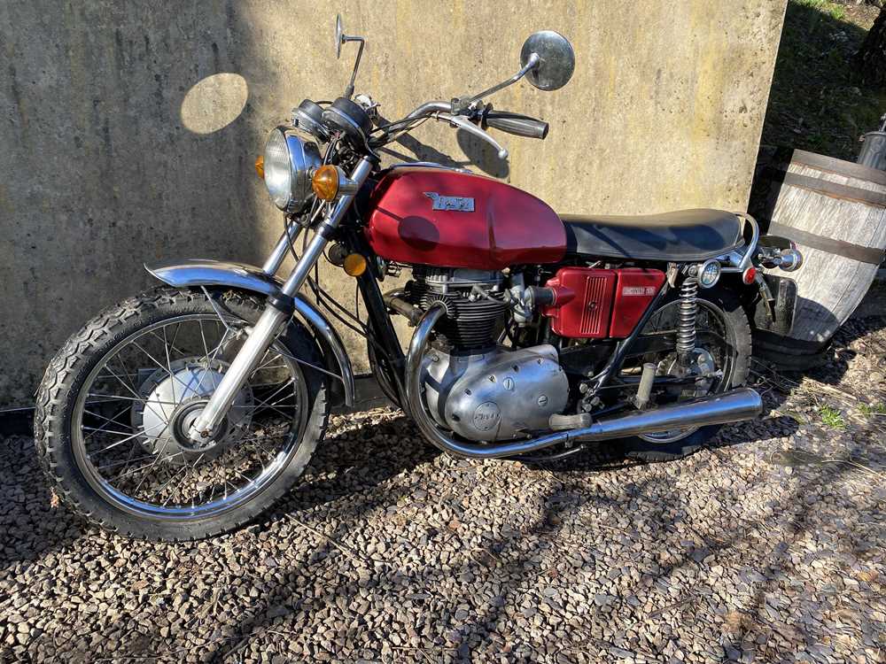 Lot 124 - 1972 BSA A65 Lightning