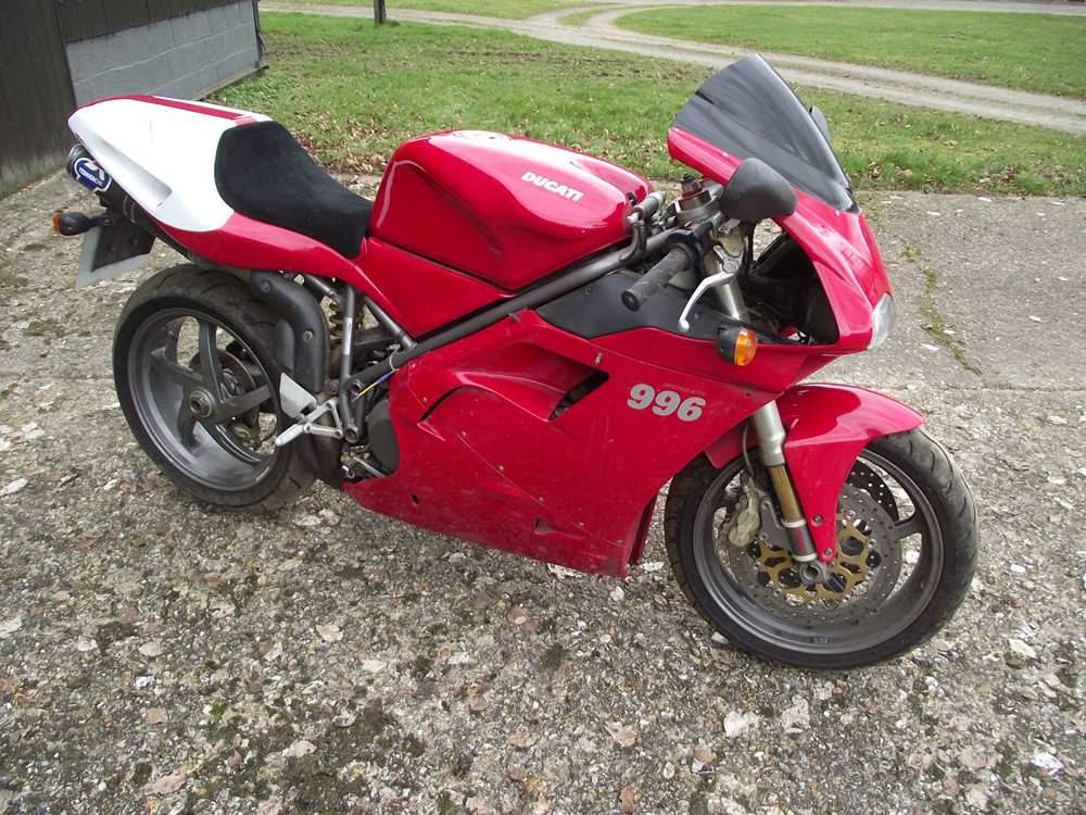 Lot 132 - 2000 Ducati 996