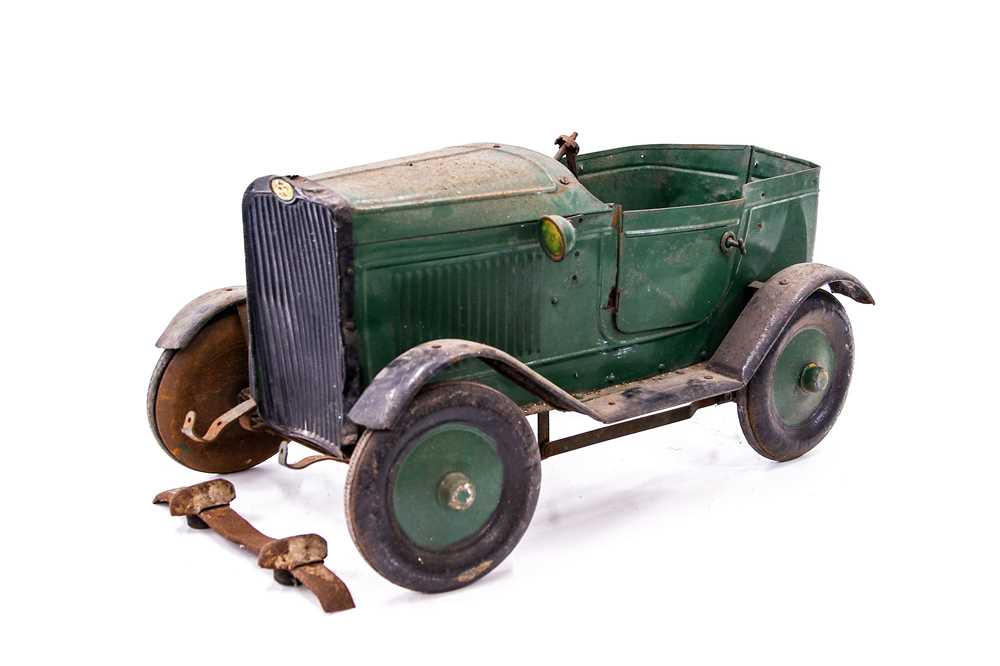 Lot 90 - Childs Vintage Pedal Car for Restoration