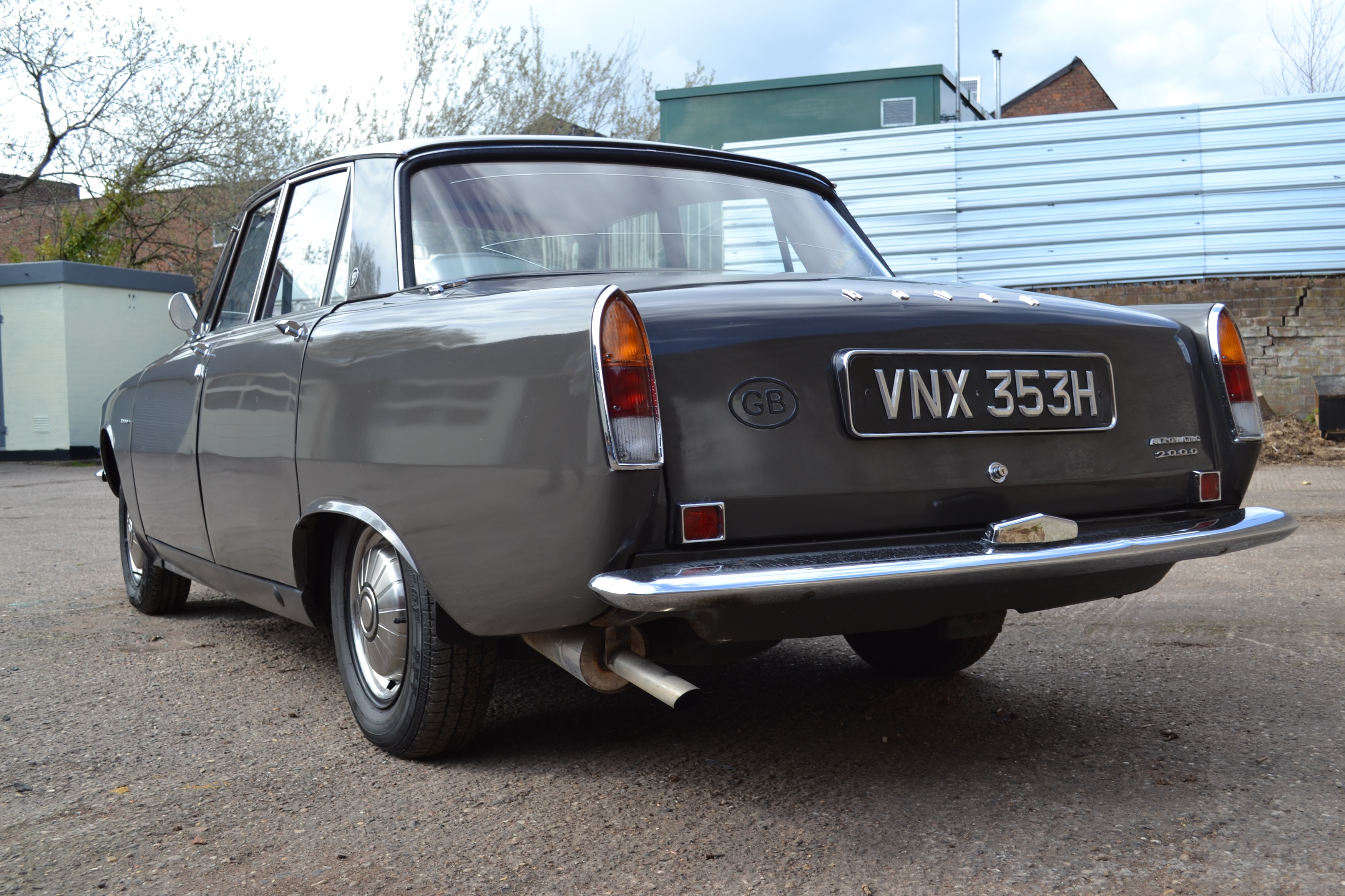 Lot 305 - 1969 Rover P6 2000