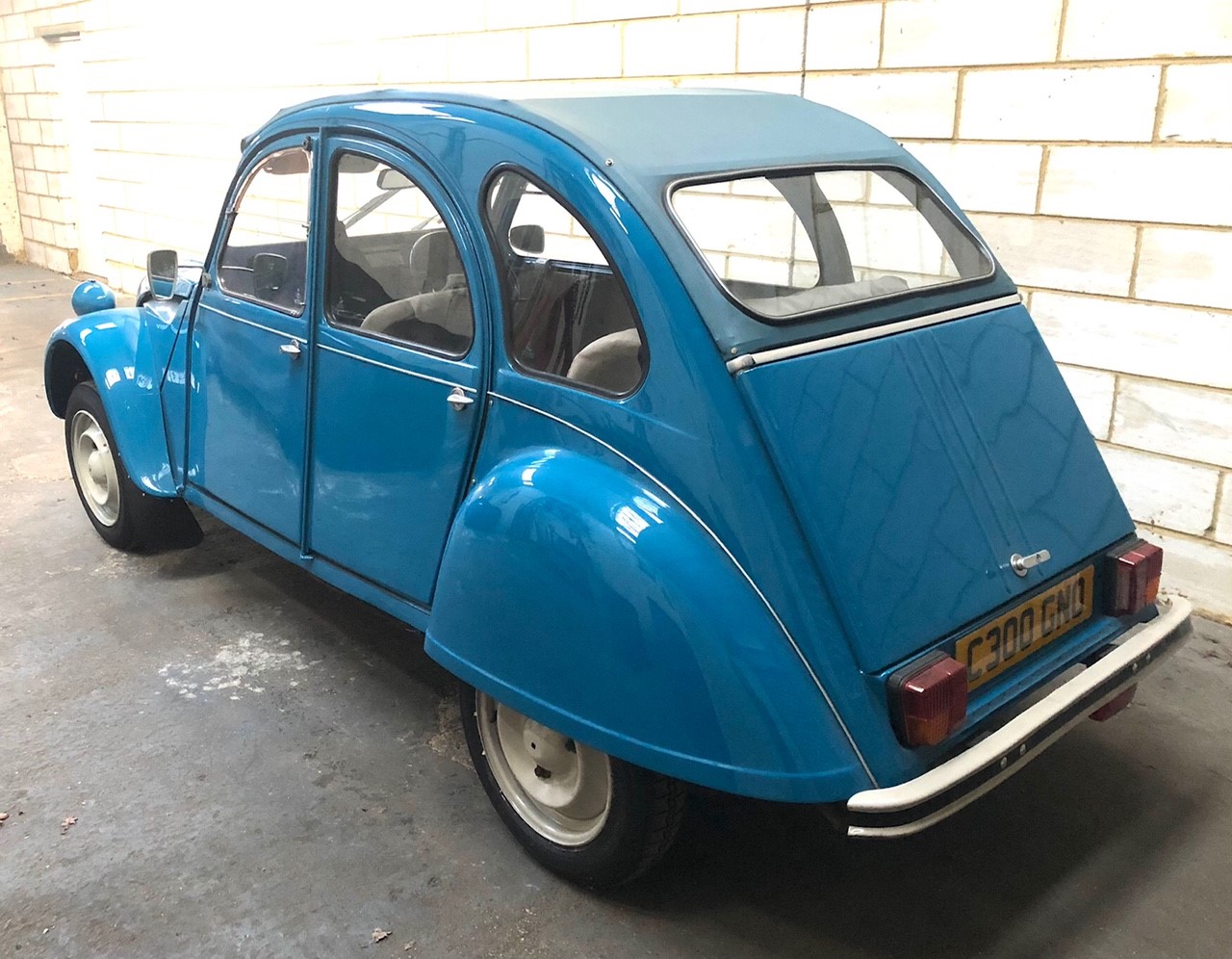 Lot 322 - 1985 Citroen 2CV Special