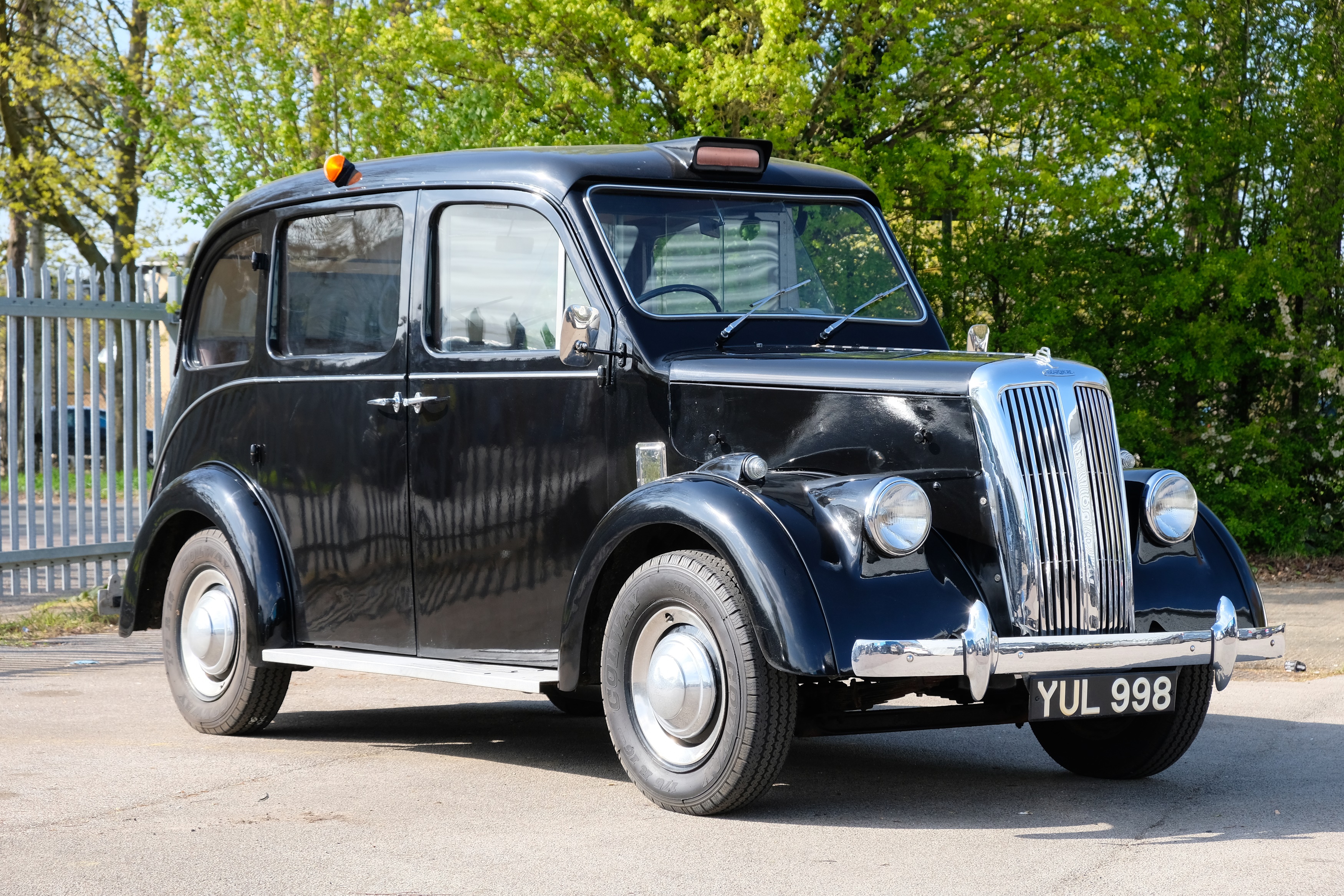 MK Taxi  Lot 316 - 1960 Beardmore Paramount MK VII Taxicab