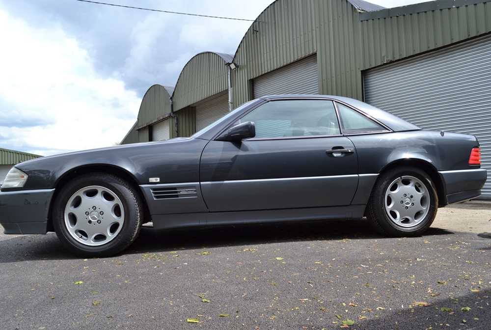 Lot 320 - 1993 Mercedes-benz Sl 280