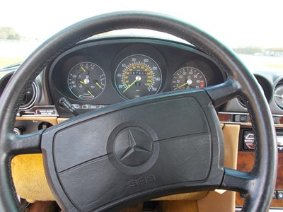 Lot 369 - 1986 Mercedes-Benz 560 SL