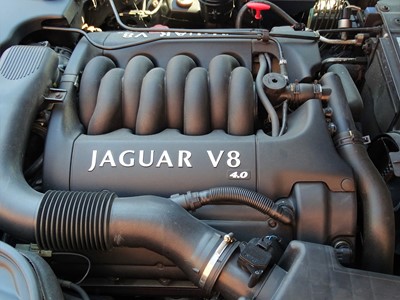Lot 70 - 1999 Jaguar XJ8 4.0