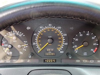 Lot 12 - 1994 Mercedes-Benz SL 280