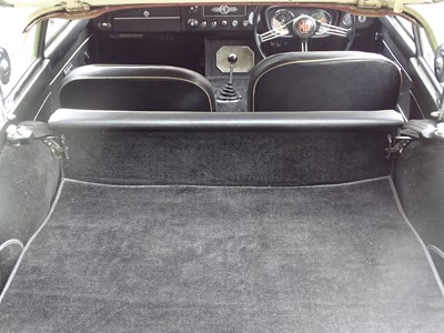 Lot 33 - 1968 MG C GT