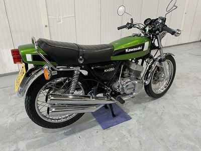 Lot 102 - 1982 Kawasaki KH250 B4