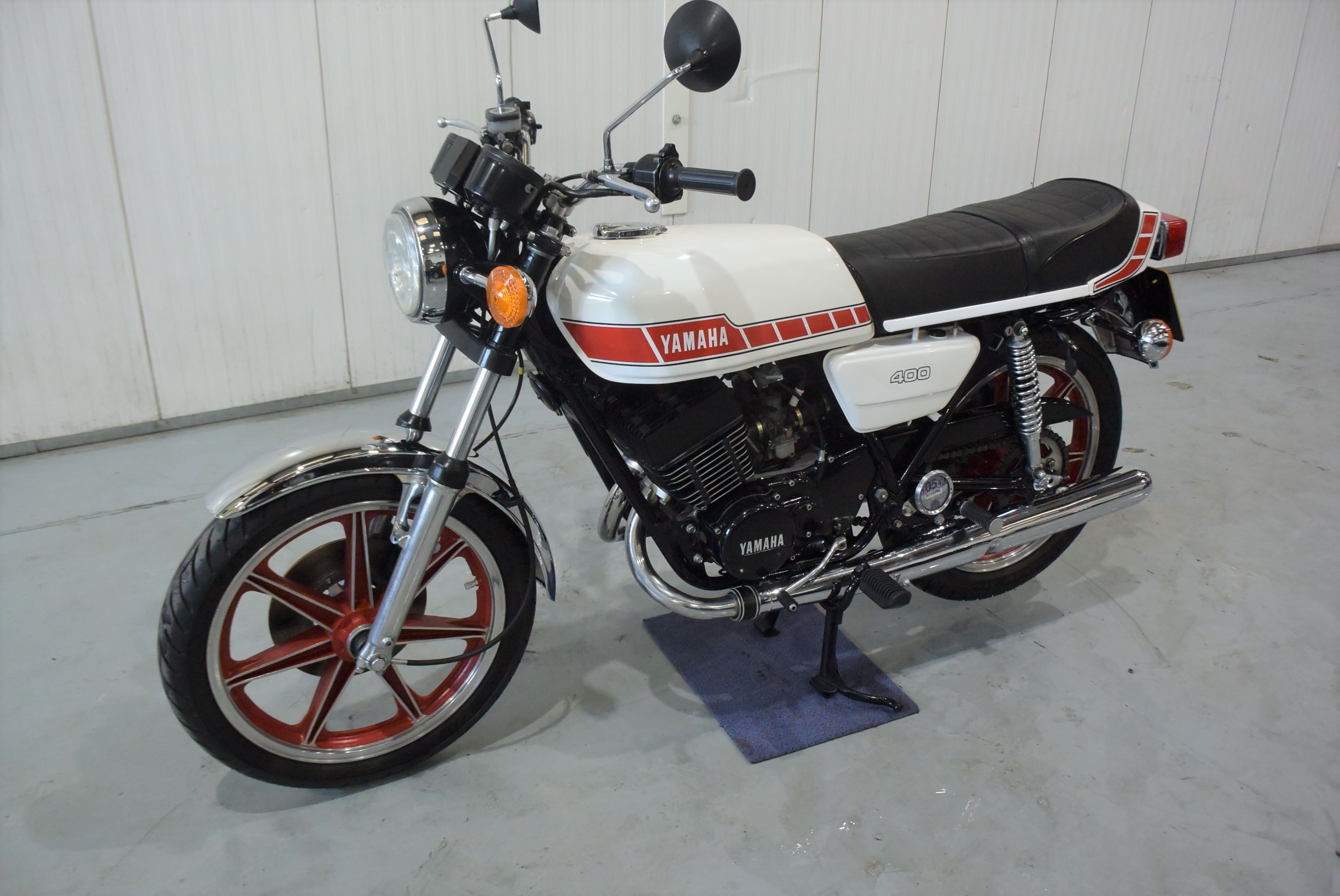 Lot 94 1977 Yamaha RD400