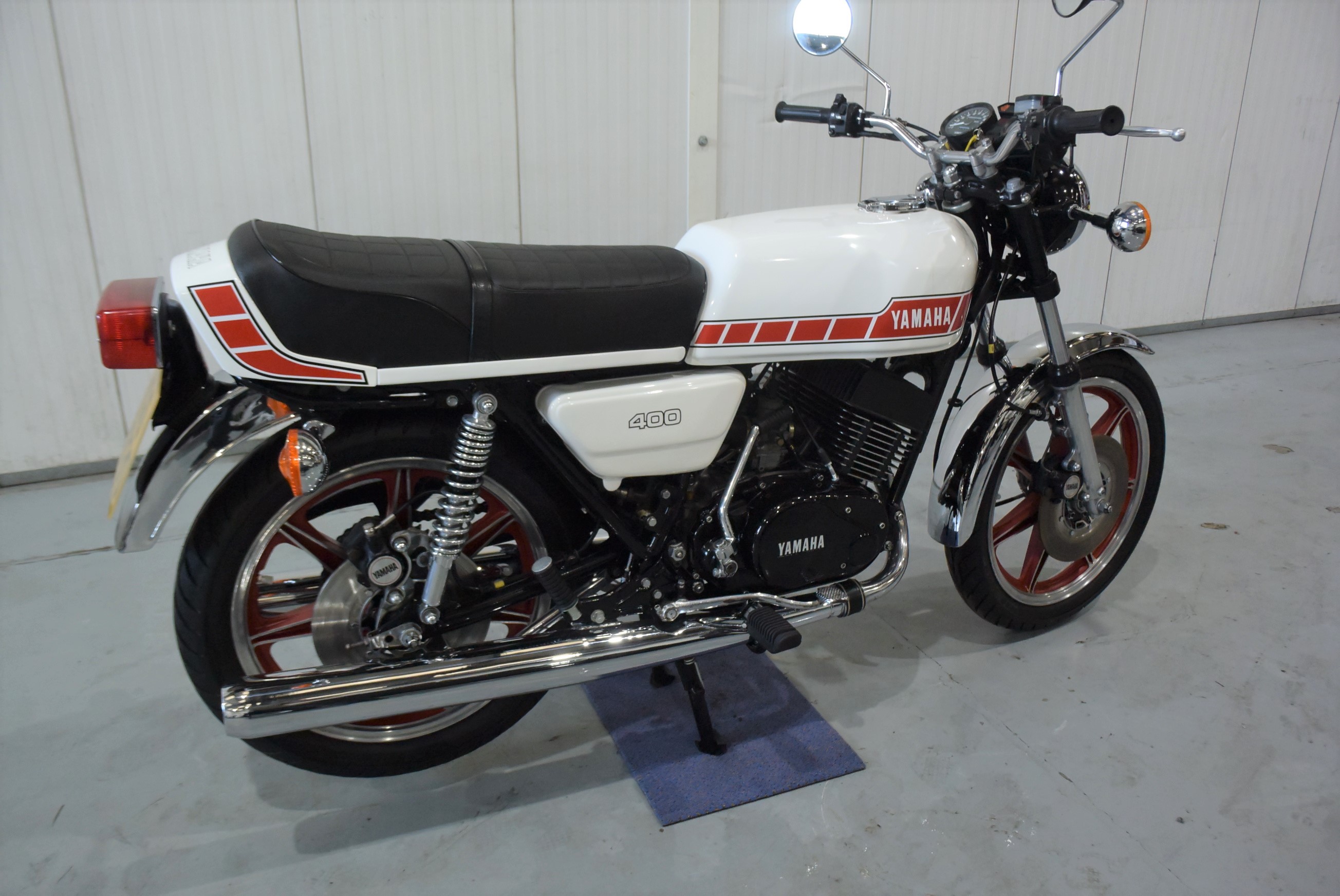 Lot 94 1977 Yamaha RD400