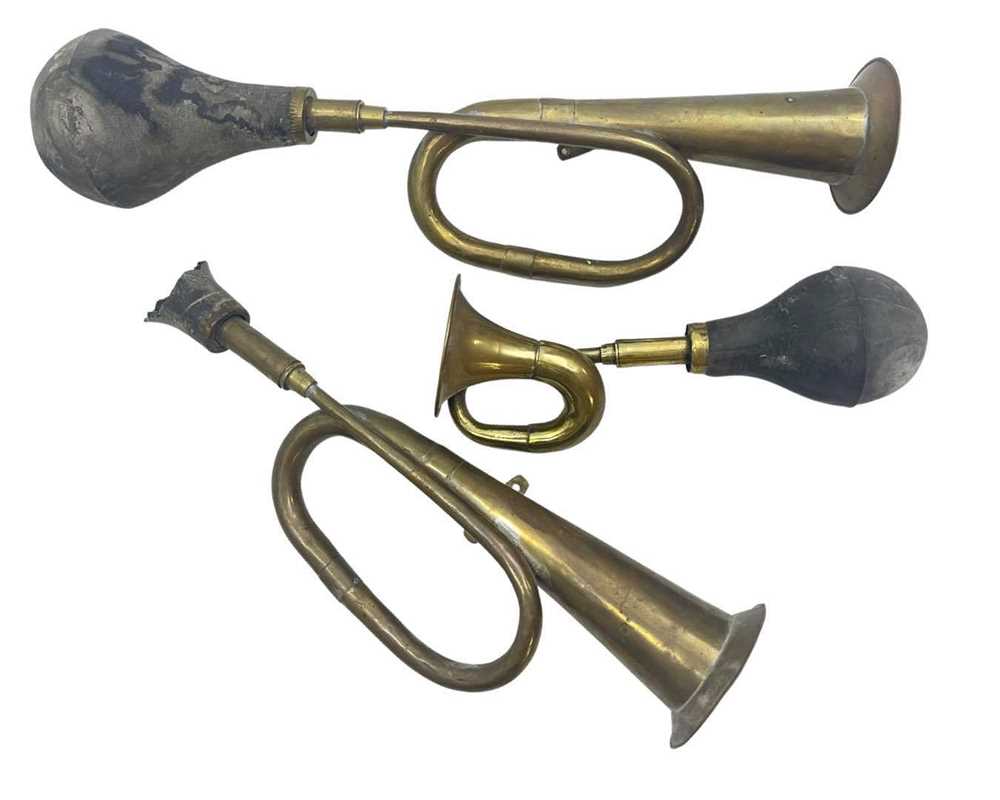 Lot 150 - Three Vintage Brass Bulb Horns