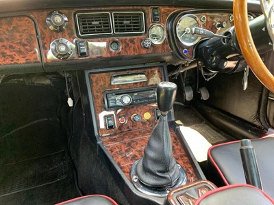 Lot 126 - 1975 MG B GT