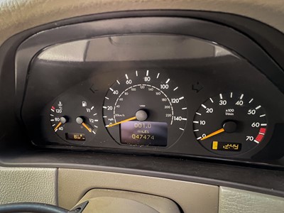 Lot 11 - 2000 Mercedes-Benz E240 Elegance