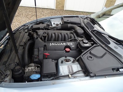 Lot 28 - 2002 Jaguar XK8 4.0 Convertible