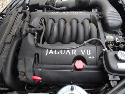 Lot 28 - 2002 Jaguar XK8 4.0 Convertible