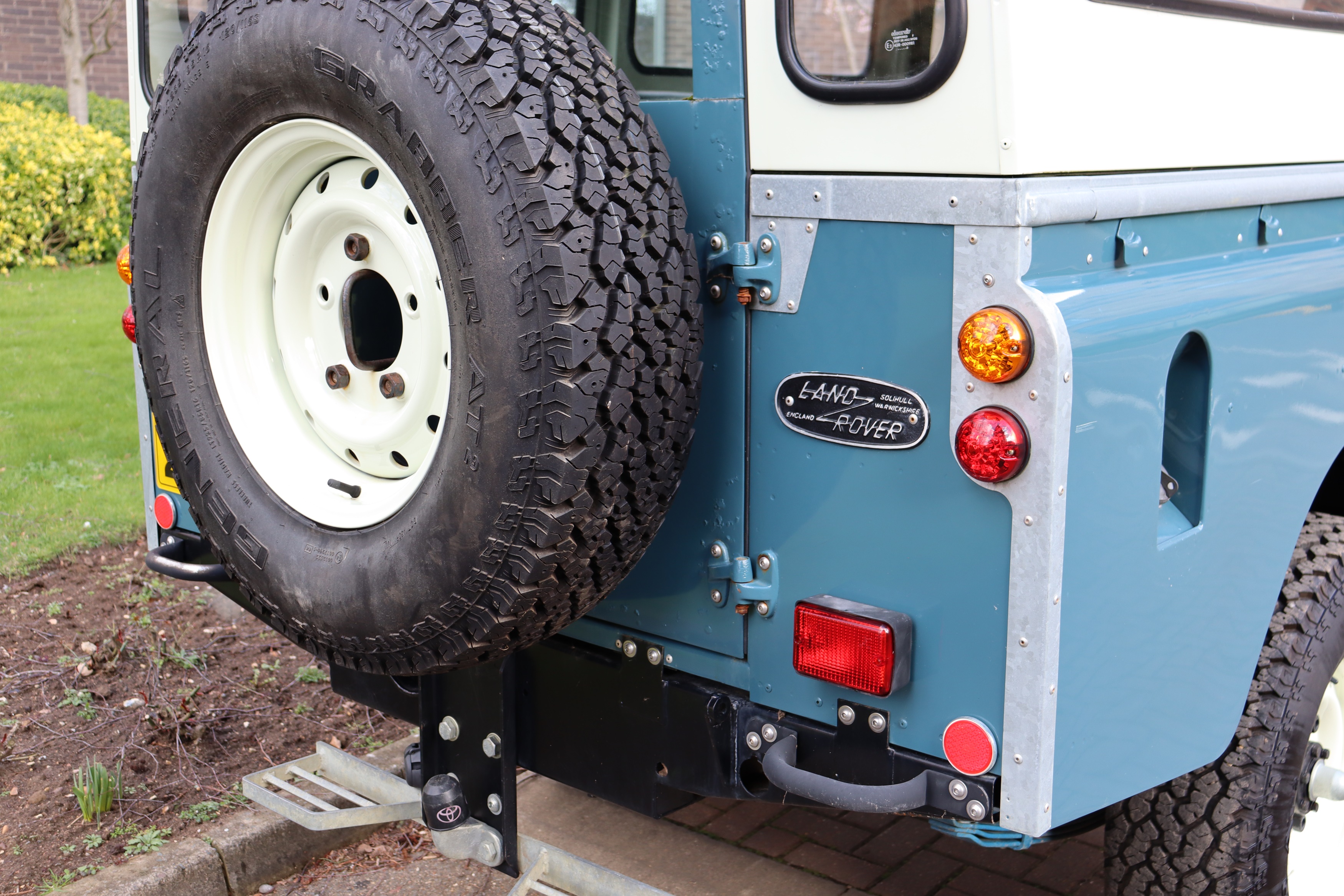 Lot 99 - 1983 Land Rover Series III 109