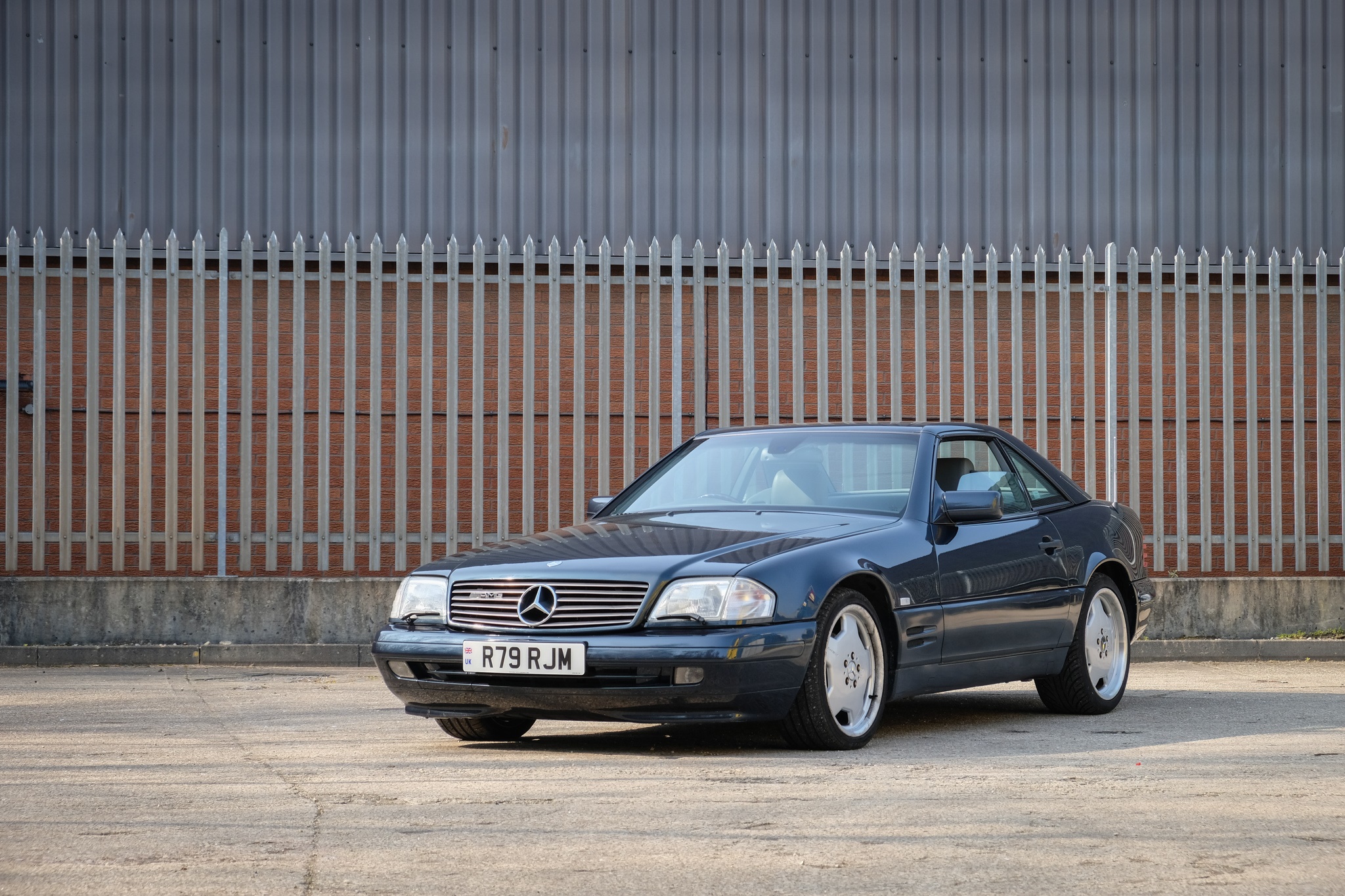 Lot 7 1998 Mercedes Benz Sl320