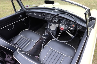 Lot 28 - 1967 MG B Roadster